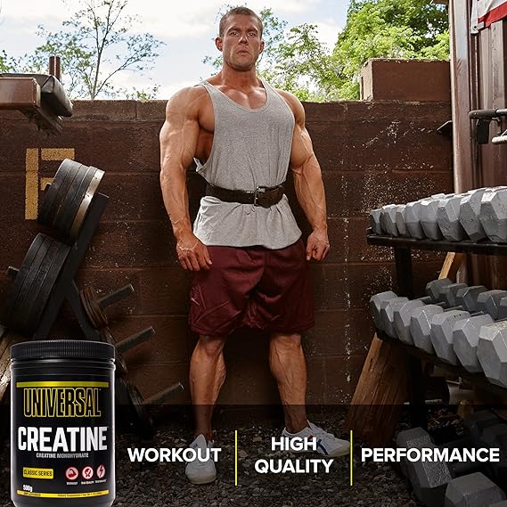 hombre fuerte promocionando la creatina Universal nutrition 